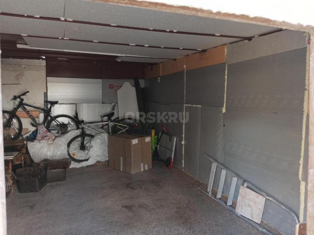 Продам хороший металлический гараж, с удобным расположением и несколькими подъездами. - Орск