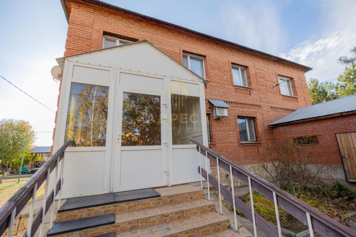 Продаём просторный и надёжный двухэтажный дом для большой семьи. - имени 9 Января