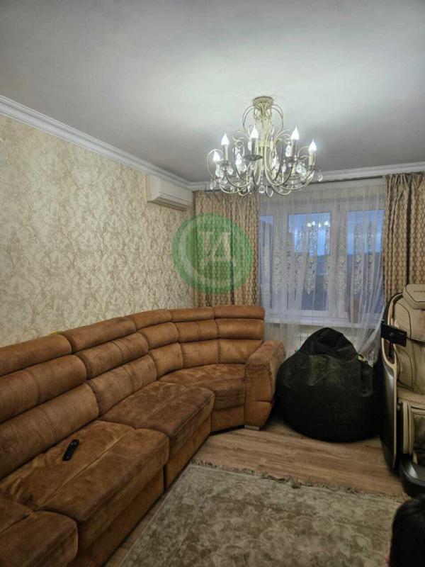 Продам 3-х комнатную квартиру улучшенной планировки по адресу: ул. - Орск