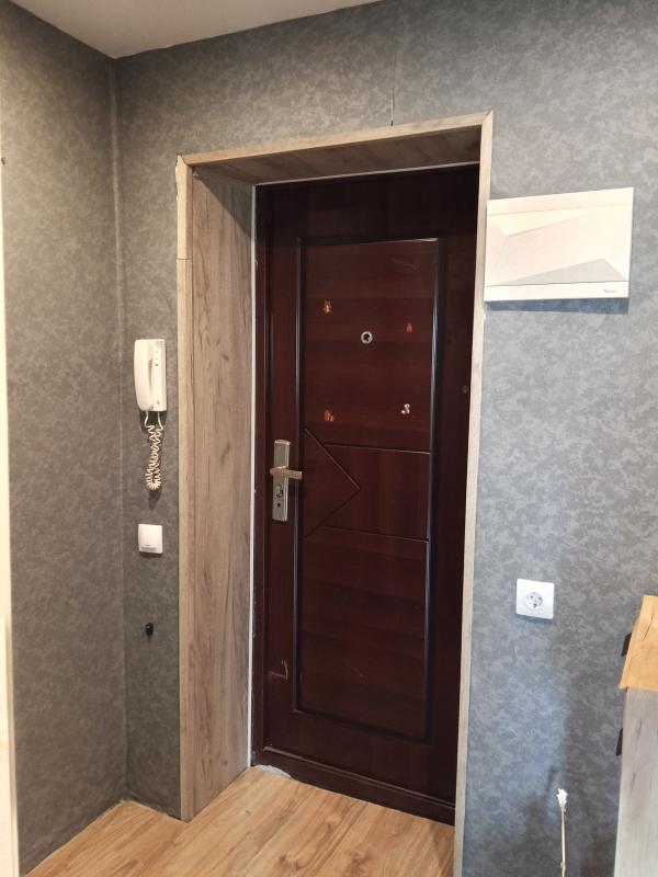 Сдаётся чистая, тёплая двухкомнатная квартира, имеется кондиционер. - Новотроицк