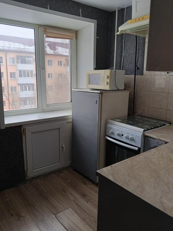 Сдаётся чистая, тёплая двухкомнатная квартира, имеется кондиционер. - Новотроицк