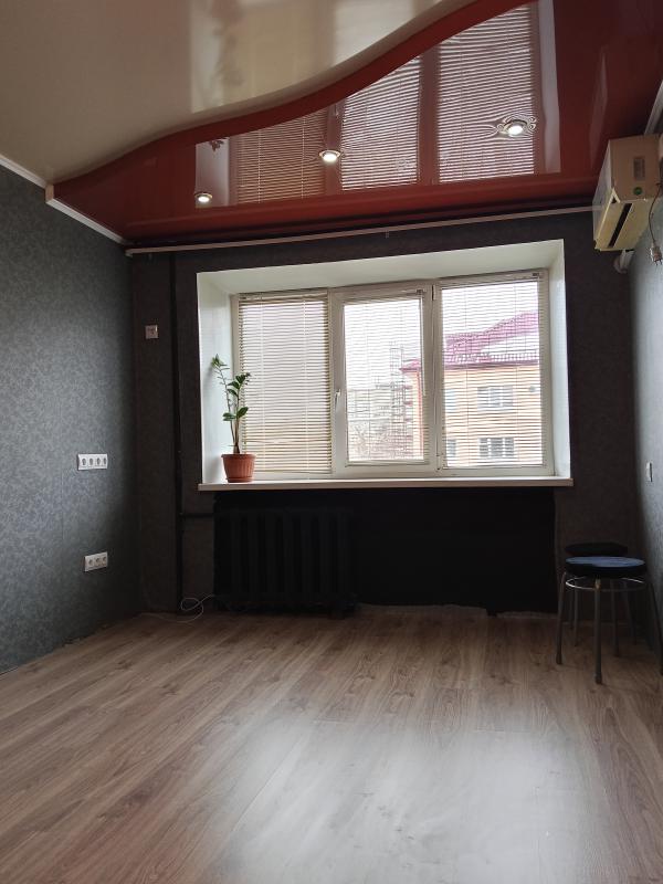 Сдаётся чистая, тёплая двухкомнатная квартира, имеется кондиционер. - Новотроицк