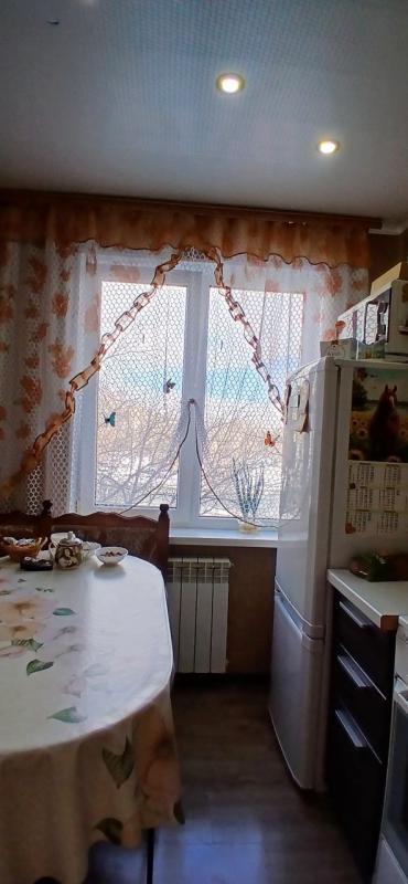 ОБРАТИТЕ ВНИМАНИЕ КВАРТИРА С ХОРОШИМ РЕМОНТОМ БЕЗ ВЛОЖЕНИЙ НА ПРИВЛЕКАТЕЛЬНОМ ВТОРОМ ЭТАЖЕ .!!!!!!!! - Новотроицк