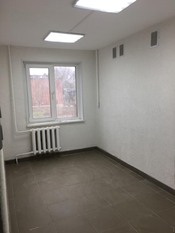 Отдельный вход, Площадь помещения 50 м2, состоит из 3 кабинетов, 1 кабинет 18 м2,2 кабинет 20 м2,  3 - Новотроицк