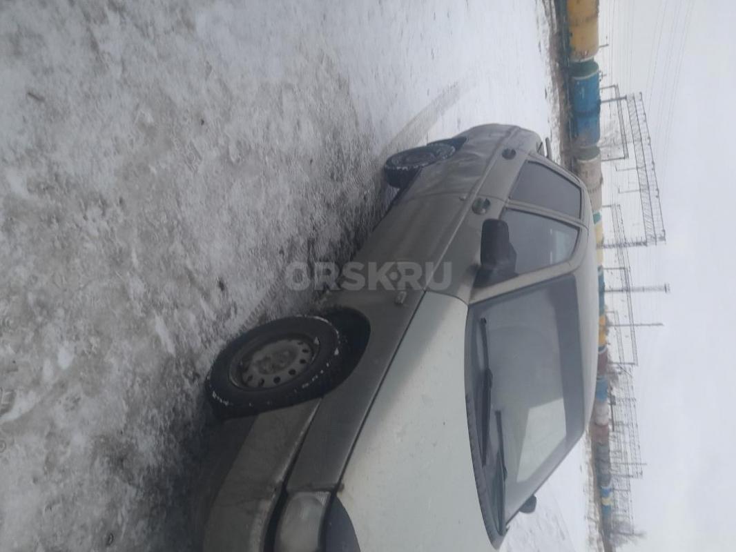 Продам ваз 2110 стаканы лонжероны целые пороги гнилые внешне на 3ку по технической части все хорошо - Орск