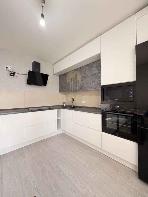 Продается квартира, полностью с ремонтом, расположенная на 1-м этаже 17 этажного дома. - Оренбург