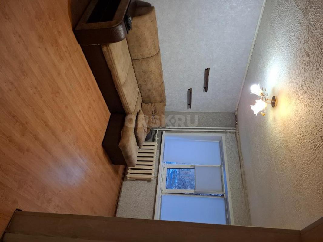 Продаётся однокомнатная квартира в центре города на Комсомольской площади, по адресу: пр. - Орск