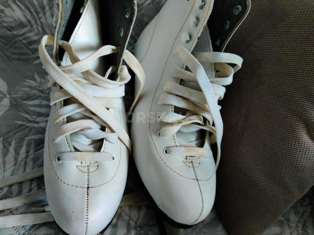 Продам фигурные женские коньки бу в очень хорошем состоянии Размер 40 - Орск