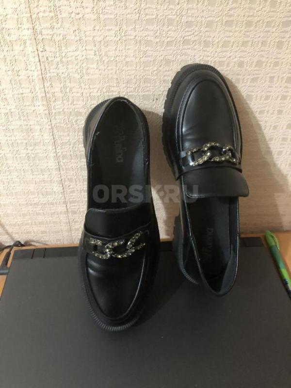 Лоферы р.40 написано, но в реалии 39 размер, кожа очень мягкая, первые новые -1000 руб., вторые б/у - Орск