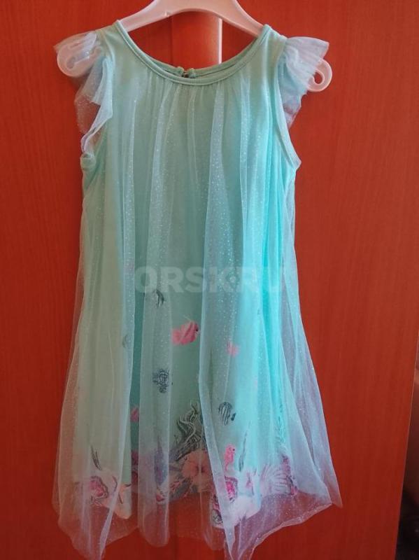 Продаются платья на девочку: пышное сиреневое платье (размер 110 см) - 1200 рублей, платье со звезда - Орск