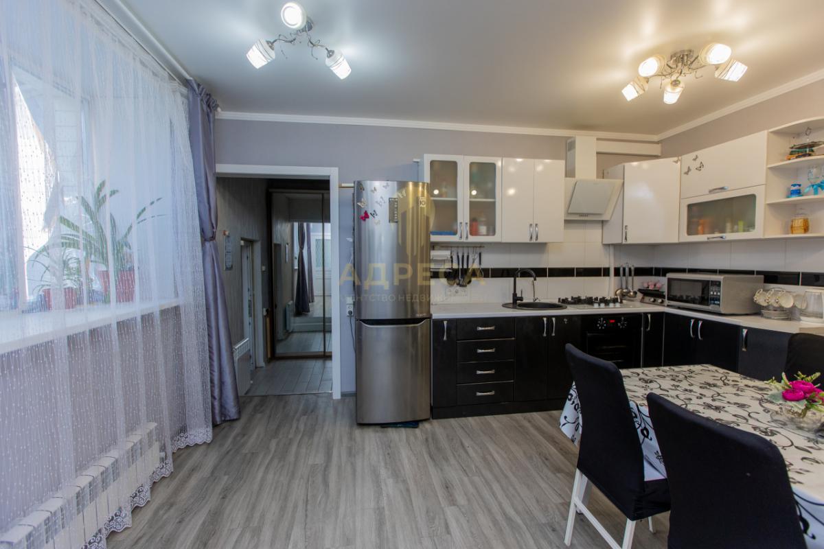 Продаётся 2-х этажный дом с земельным участком площадью 6 соток. - Оренбург