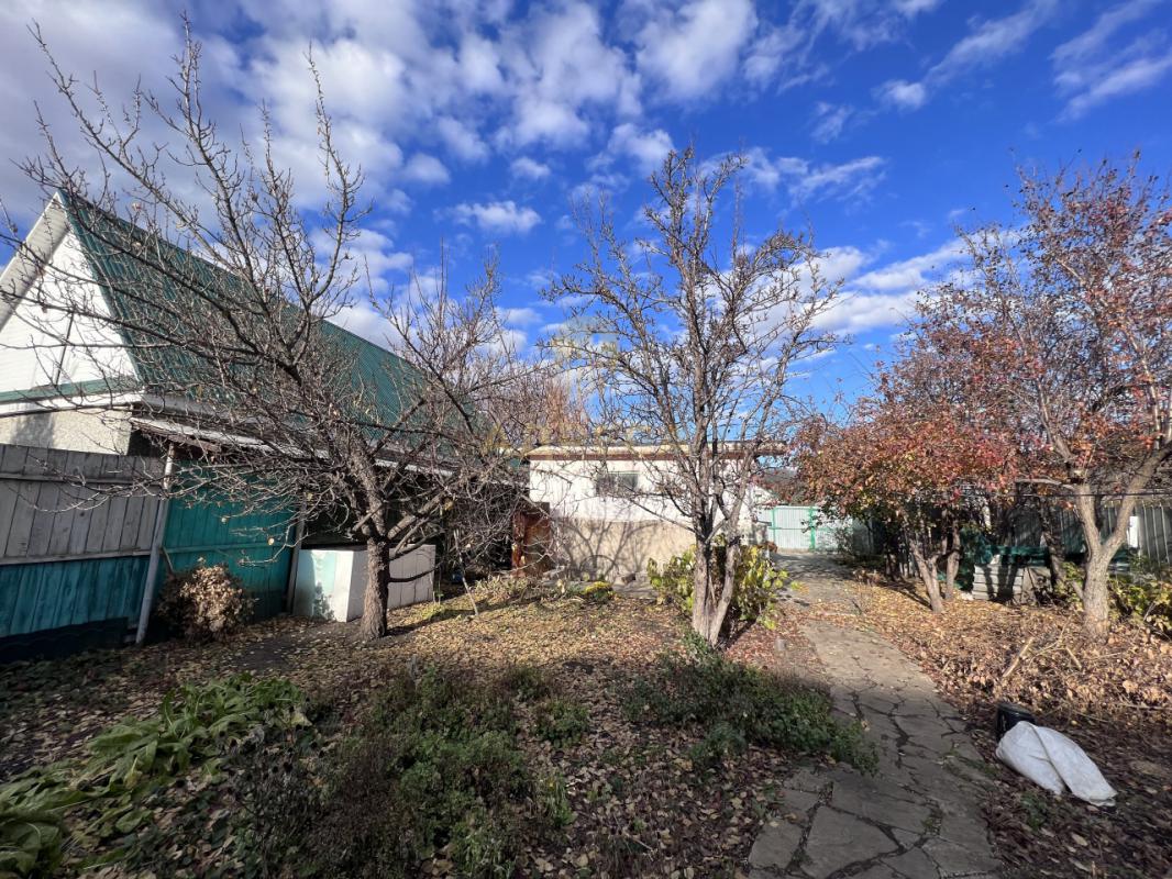 Продаётся 2-х этажный дом с земельным участком площадью 9 соток. - Кувандык