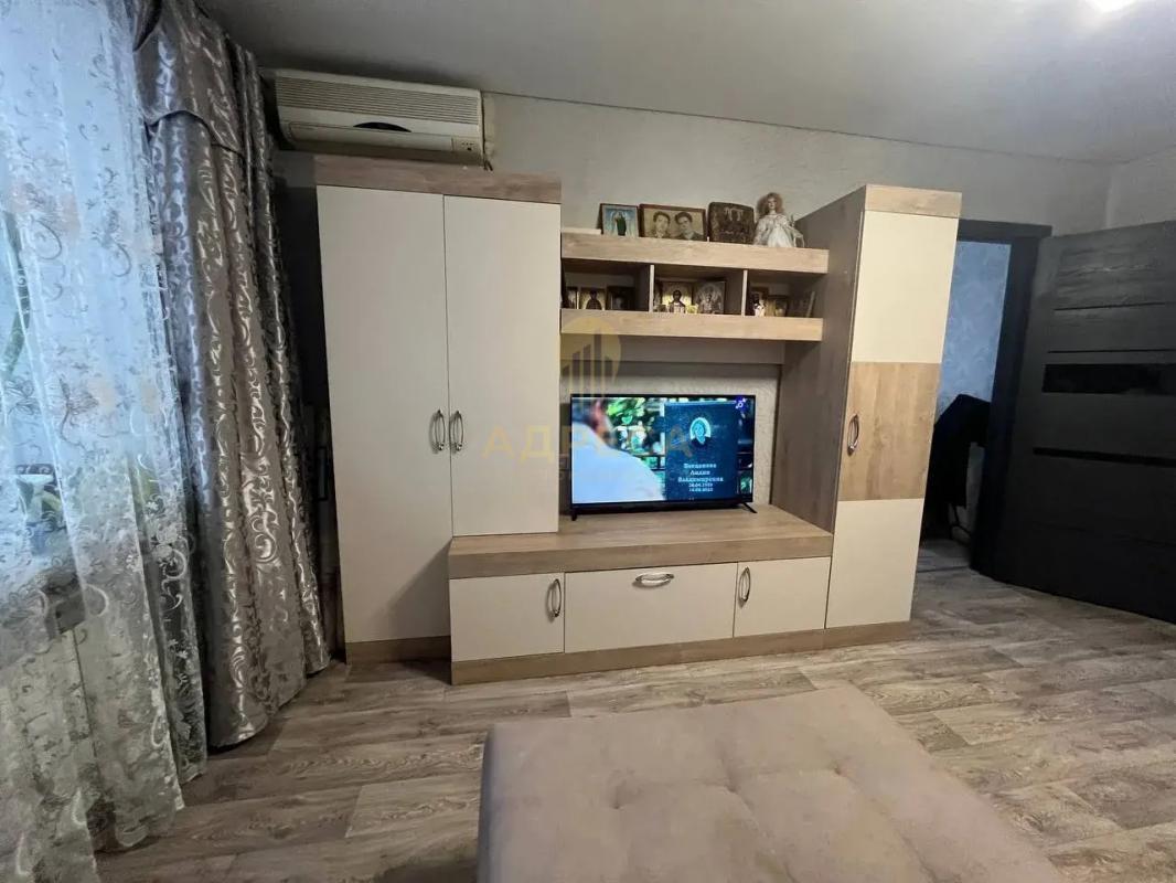 Продается  просторная и светлая 3-комнатная квартира в районе с развитой инфраструктурой. - Оренбург