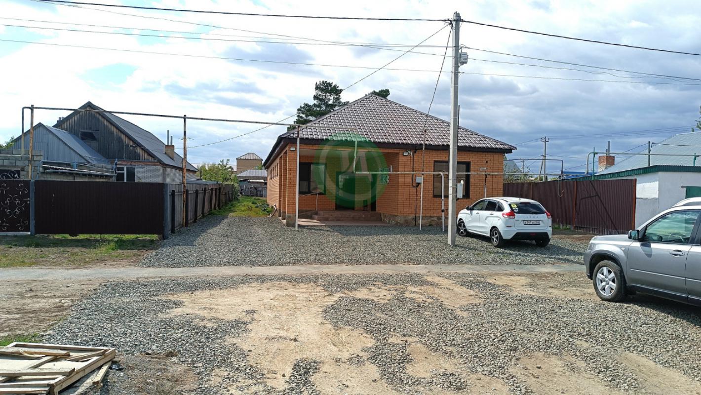 Сдам в аренду на длительный срок торговое помещение в Адамовке на улице Советская д.97. - Адамовка