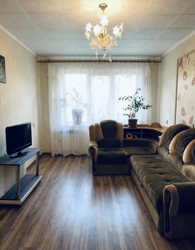 Продается 2х-комнатная квартира на первом этаже панельного пятиэтажного дома по адресу: улица Зелена - Новотроицк