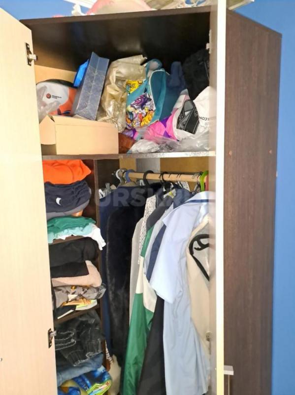 Продам шкаф угловой в отличном состоянии, без изъянов, очень вместительный, с перекладиной для хране - Орск