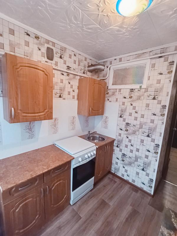 Продается 1-комнатная квартира на первом этаже пятиэтажного панельного дома по адресу: пр. - Новотроицк