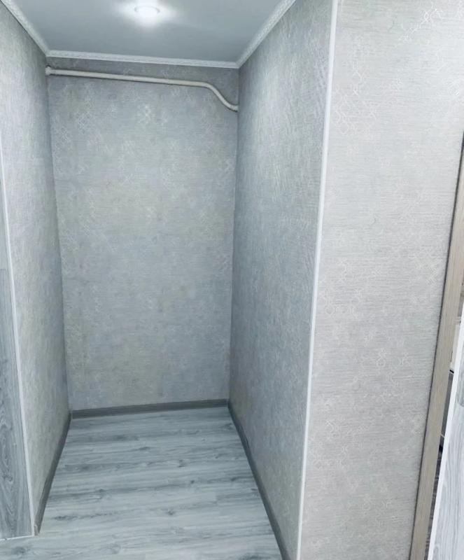 Продается 1-комнатная квартира в теплом кирпичном пятиэтажном доме  недалеко от остановок Гагарина и - Новотроицк