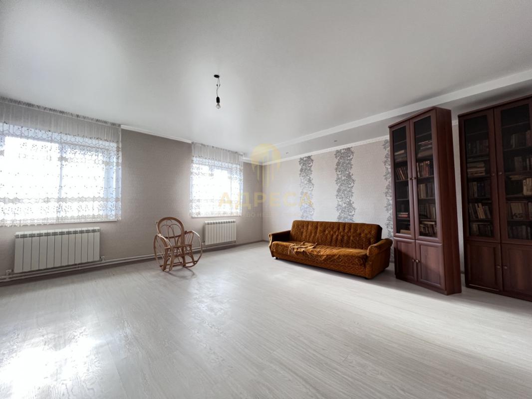 Продаётся 2-х этажный дом с земельным участком площадью 9 соток. - Кувандык