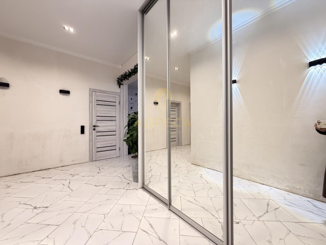 Продается шикарный дом из керамзитоблока, облицовка - кирпич. - Весенний