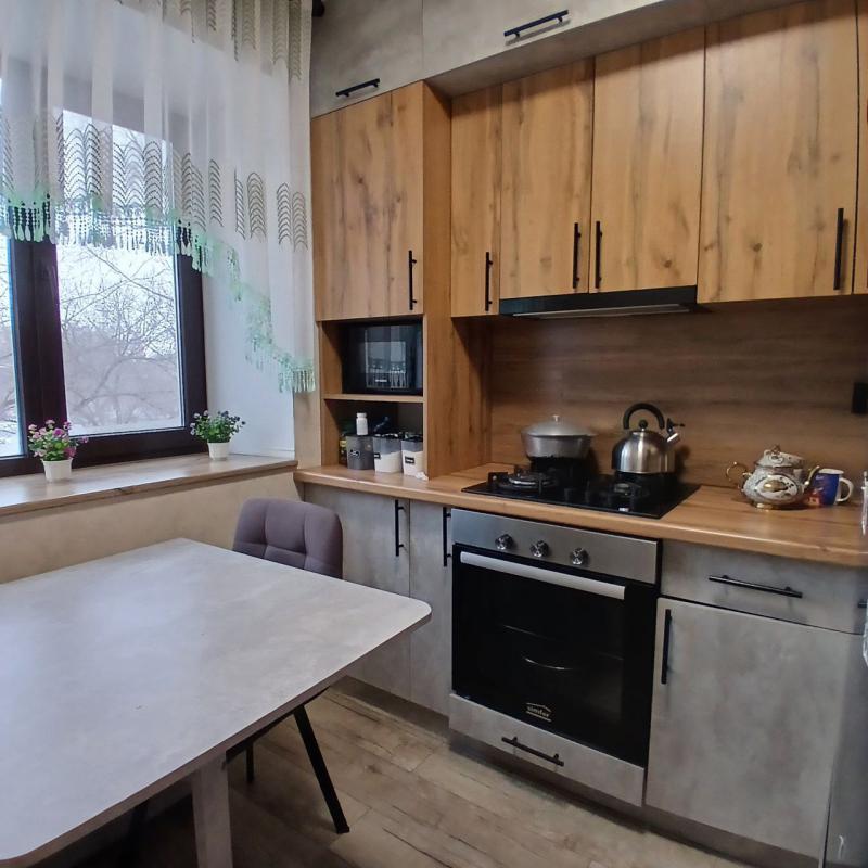 Продается двухкомнатная квартира на третьем этаже по адресу г. - Новотроицк