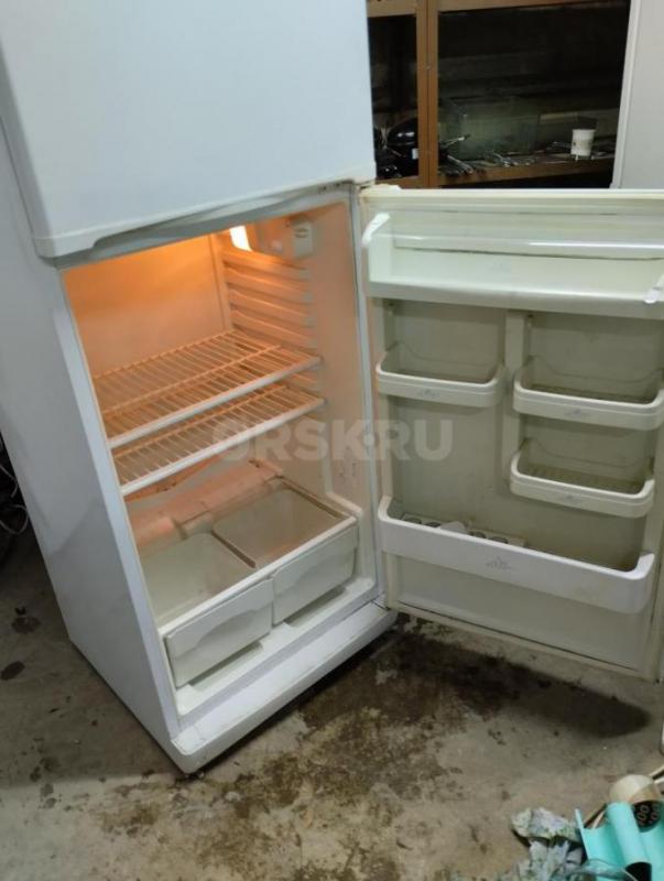 Продается холодильник  Стинол 242Q.002. - Новотроицк