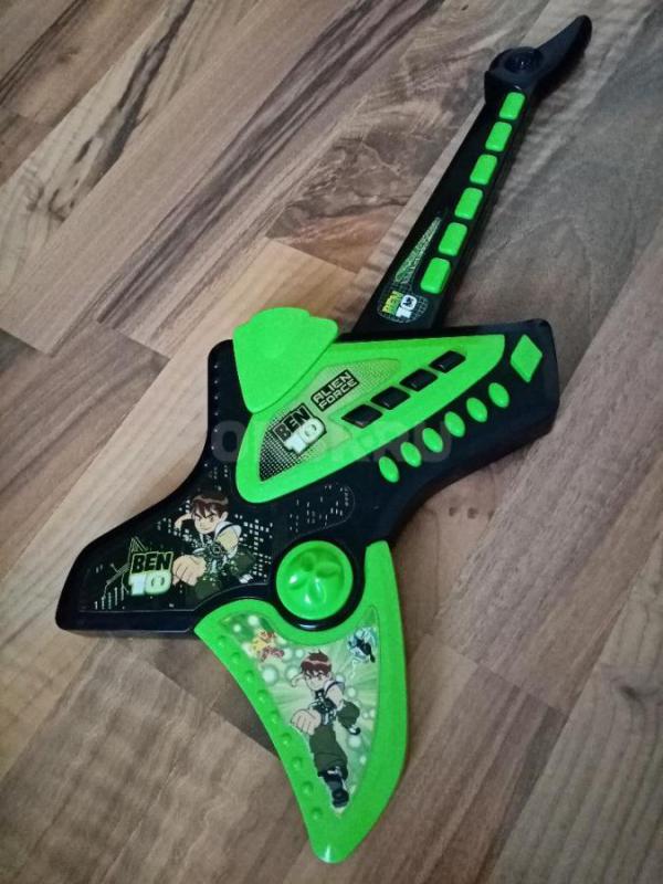 Продам детскую гитару на батарейках "Бен 10" - 750р. - Орск