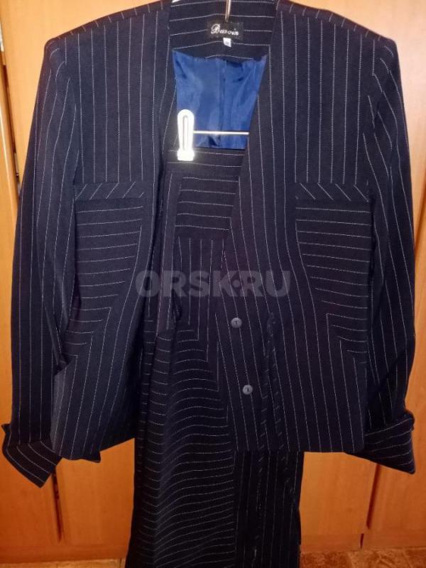 Продам недорого вещи: женский костюм брючный (46р-р) - 2700р.,пуховик женский р.44-46 - 3500р.,плащ - Орск