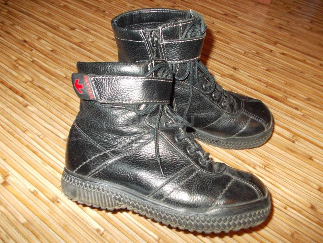 Продам вещи на мальчика:сапоги осенние(Юничел)р.29 - 1200р.,ботинки осенние(Юничел)р.35 - 2500р.,бот - Орск