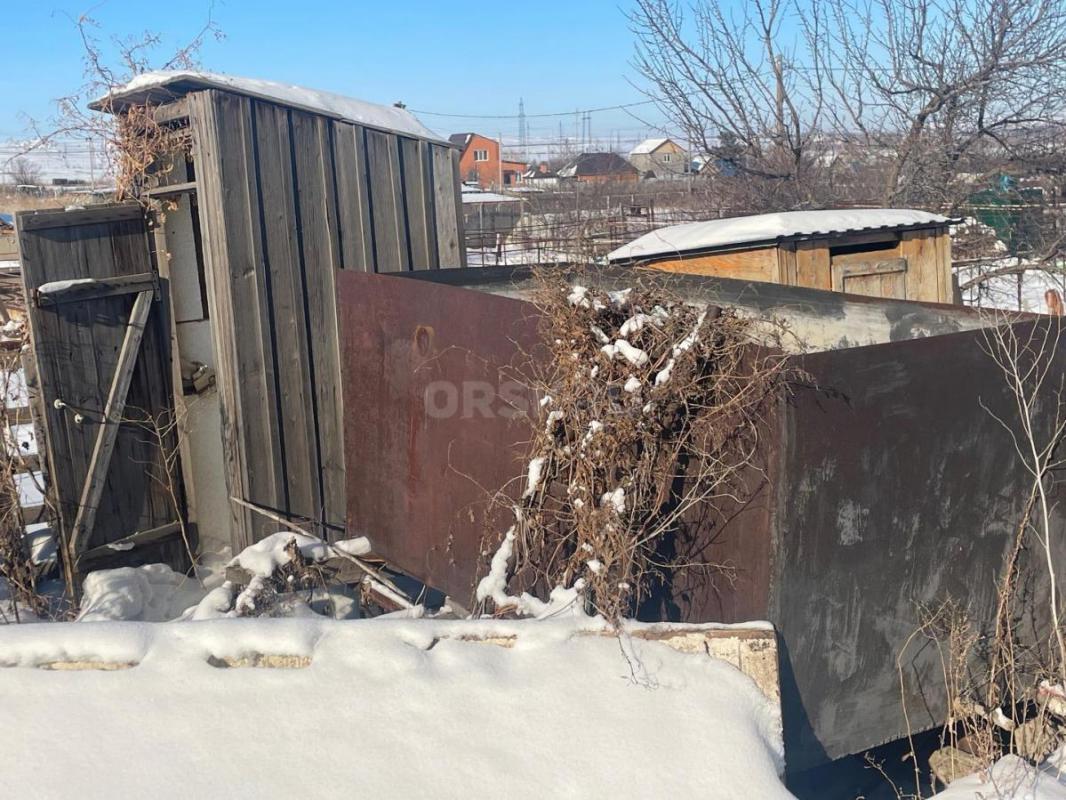 Дом на участке за п Звёздный 8 соток СНТ ОСТОР 13 С от центрального въезда 2 участок номер участка 1 - Орск