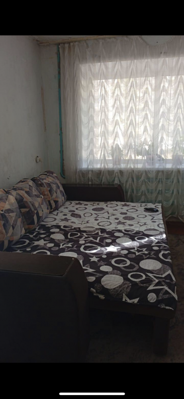 Сдам однокомнатную квартиру по адресу Есенкова дом 4 , квартира с мебелью но без ремонта , нет машин - Новотроицк