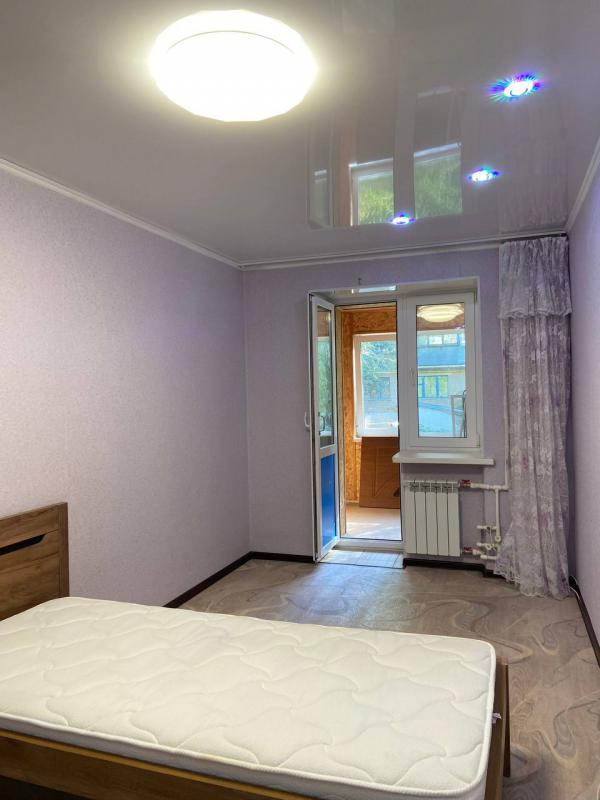 Продается уютная двухкомнатная квартира в кирпичном доме на первом (высоком) этаже. - Гай