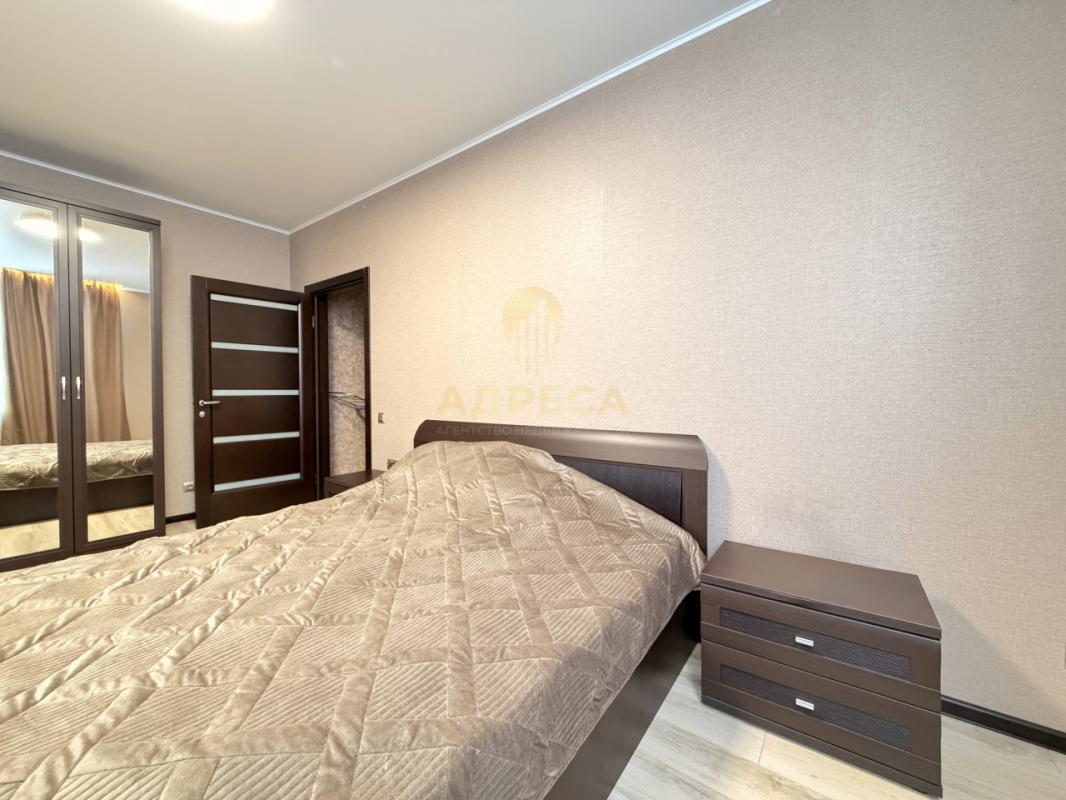 Продается квартира, полностью с ремонтом, расположенная на 14-м этаже 17 этажного дома. - Оренбург