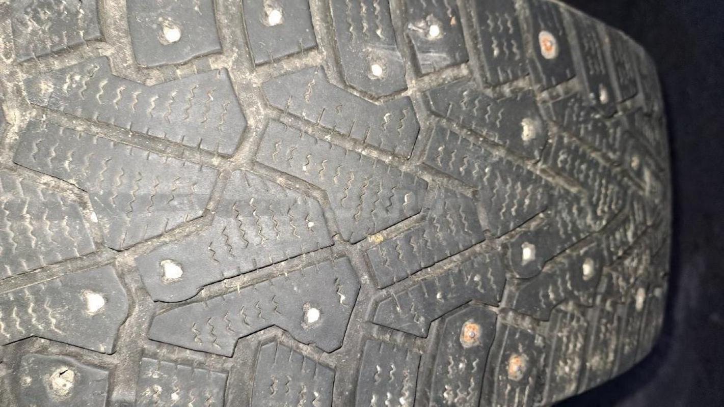 Комплект шипованных шин 185  65 р 15. - Орск