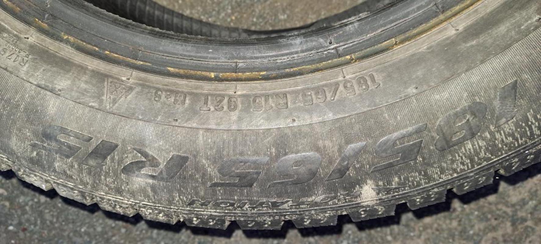 Комплект шипованных шин 185  65 р 15. - Орск