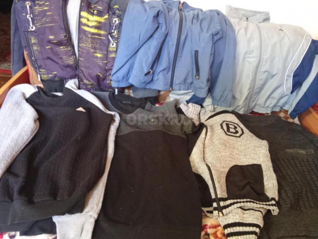 Продам ветровки , свитера размеры разные  . - Орск