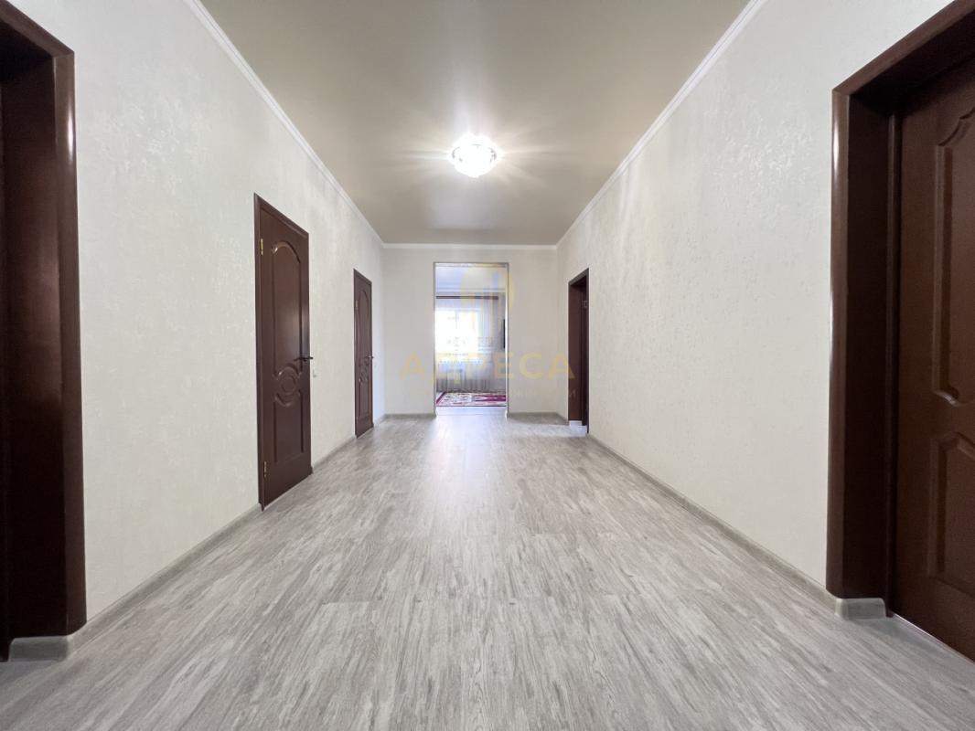 Продаётся просторный и надёжный дом для большой семьи, со всей необходимой инфраструктурой для комфо - Ленина