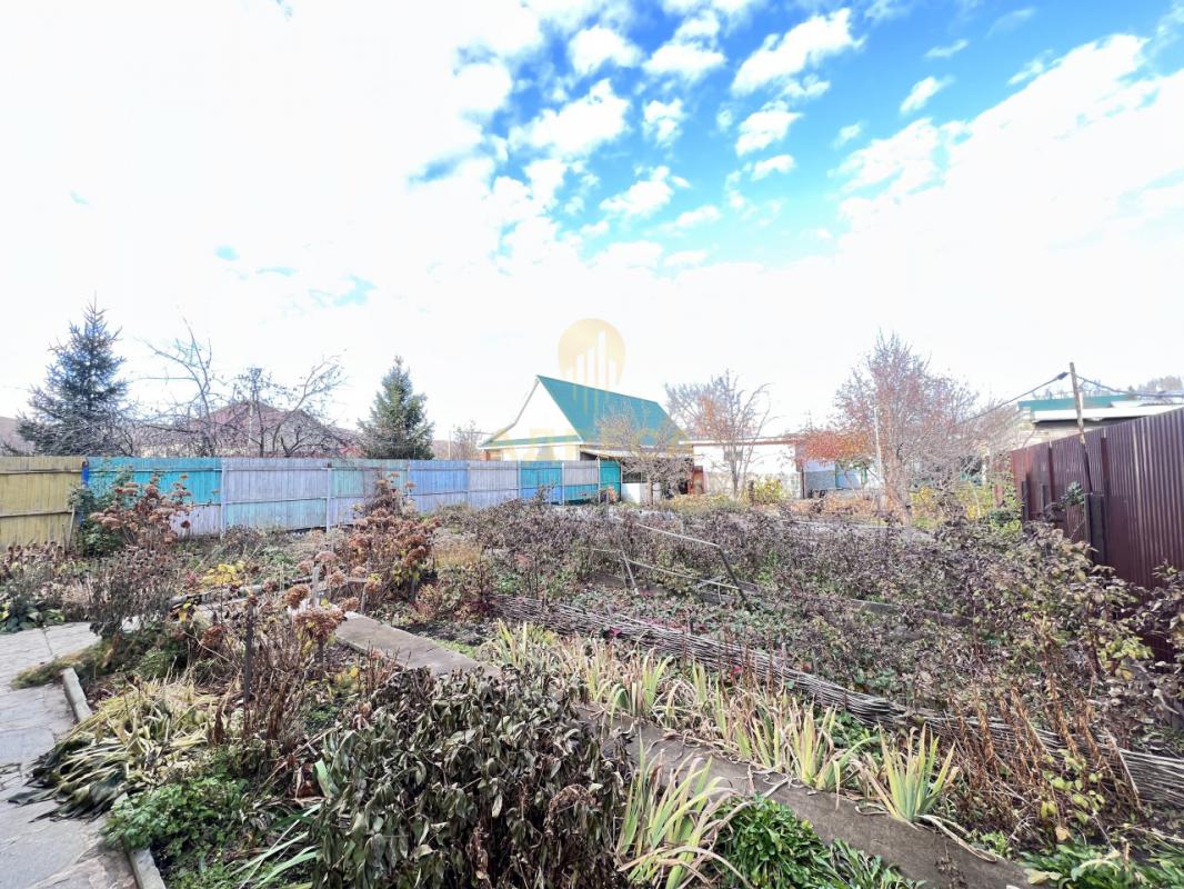 Продаётся 2-х этажный дом с земельным участком площадью 9 соток. - Кувандык