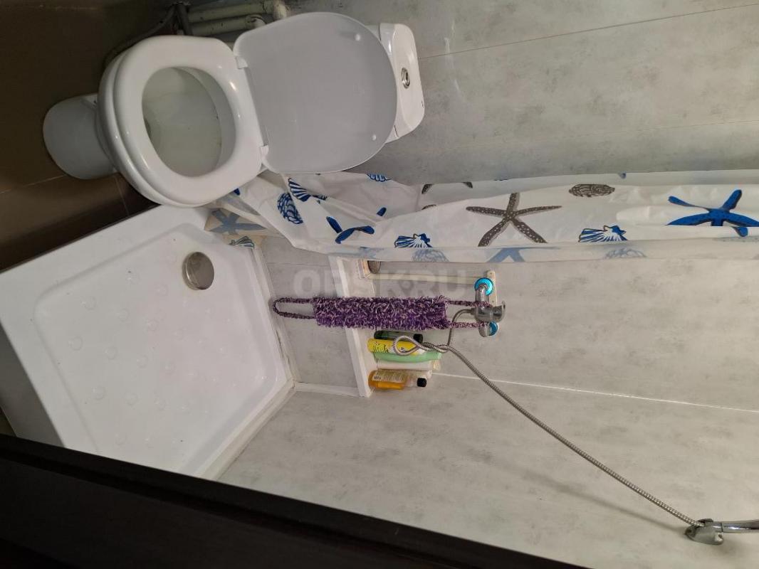 В продаже светлая, уютная 2-х ком квартира, расположенная на 3-м этаже в трех этажном панельном доме - Орск