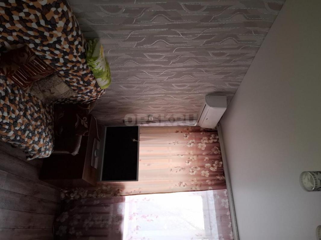 В продаже светлая, уютная 2-х ком квартира, расположенная на 3-м этаже в трех этажном панельном доме - Орск