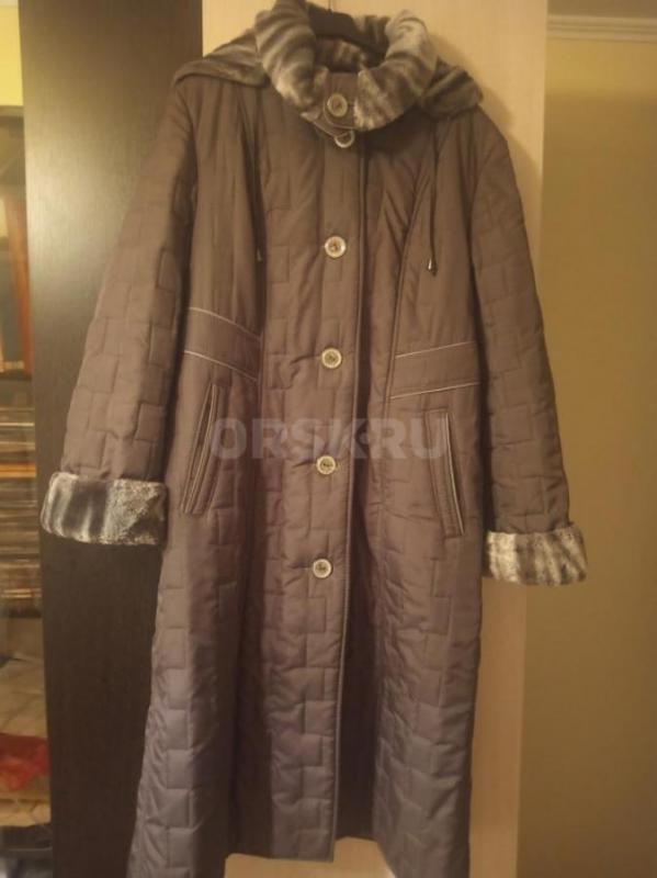 Продам пальто демисезонное женское  50-52 р-р отличное состояние - Орск