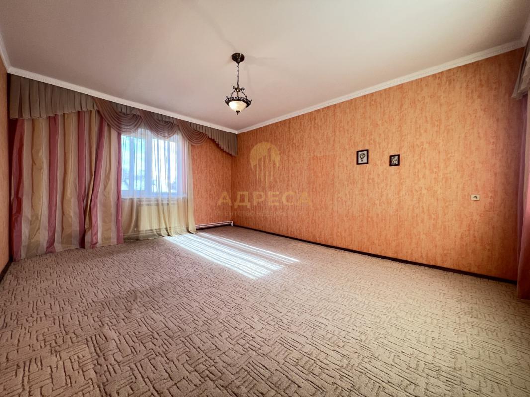 Продаётся 2-х этажный дом с земельным участком площадью 9 соток. - Кувандык