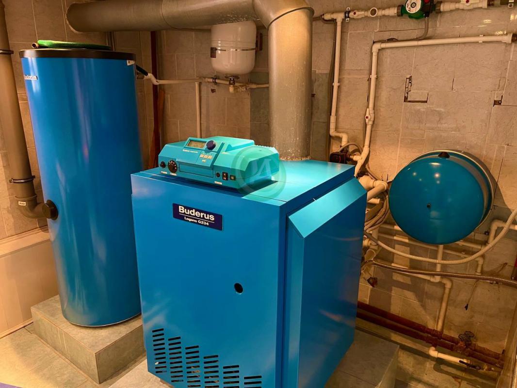 Продам 2-этажный кирпичный утепленный дом 363,7 кв. - Орск