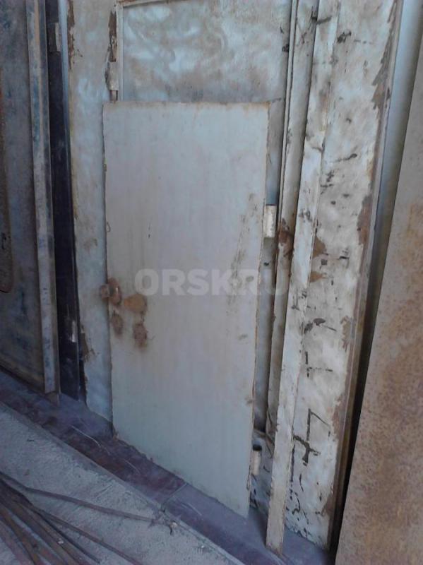 Продам створки гаражных ворот(1940х1260х8).с калиткой; швеллеры: 16,18,20; металл листовой (2500х260 - Орск