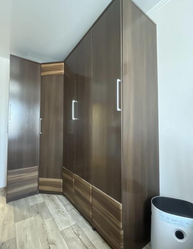 Продам большой и вместительный угловой шкаф в хорошем состоянии. - Гай