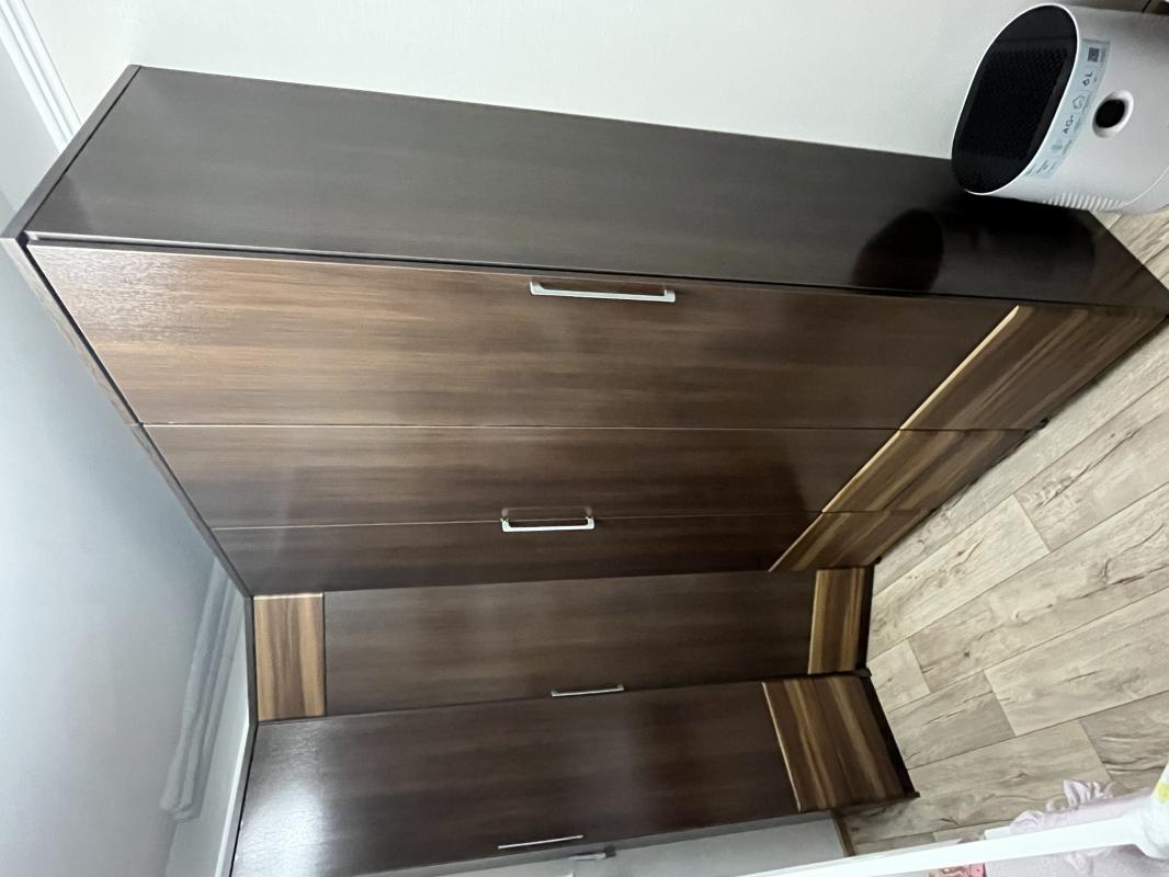 Продается спальный гарнитур: большая кровать с ортопедическим основанием, большой угловой шкаф, зерк - Гай