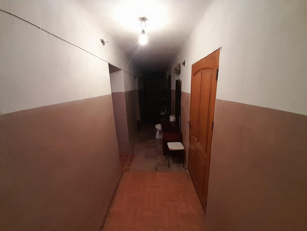 Продаются 4 комнаты в 6 комнатной квартире. - Новотроицк