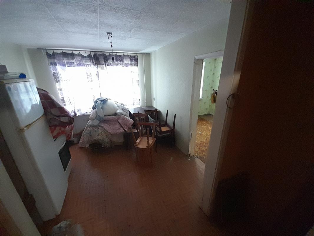 Продаются 4 комнаты в 6 комнатной квартире. - Новотроицк