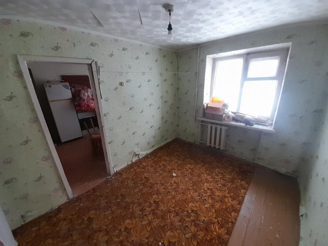 Продаются 4 комнаты в 6 комнатной квартире. - Новотроицк