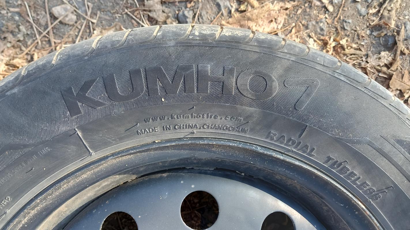 Летняя резина на штампованных дисках, стояли на Хундай солярисе. 185/65R15 - Новотроицк